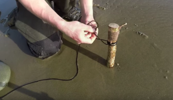 ALONE: Making a Trotline Survival Fishing Trap 